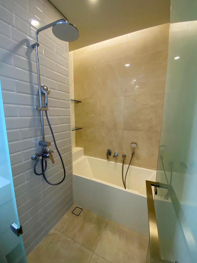 2 Bedroom Luxury Apartment 3 Min Walk From Bts Ekkamai Bangkok Exterior foto